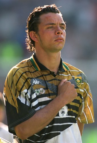 Mark Fish : « L'espoir qu'une équipe africaine atteigne les sommets du football mondial est une ambition réalisable » 17 Mark Fish, défenseur des Bafana Bafana de 1993 à 2004
