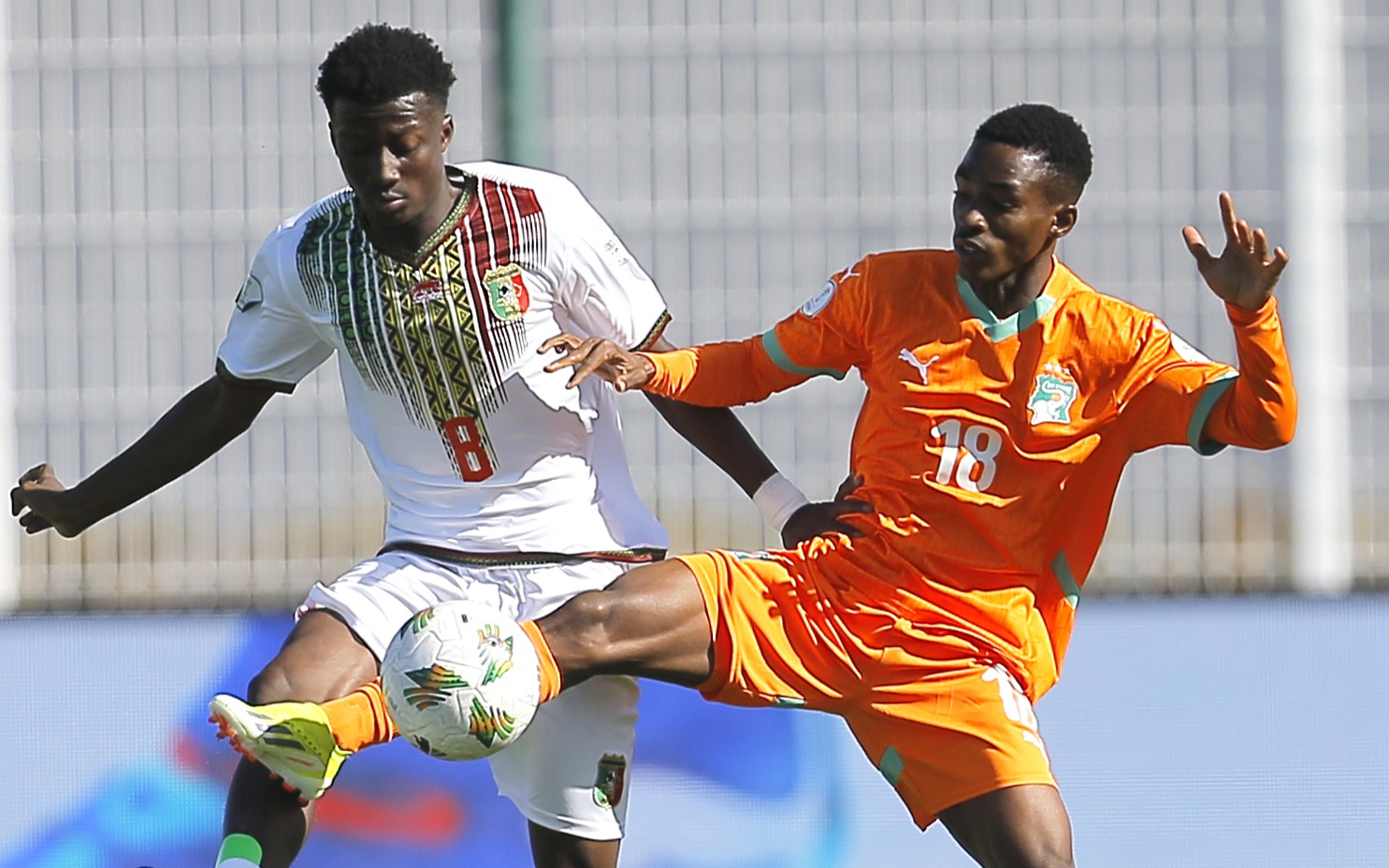 bi-douali-junior-zahi-of-cote-divoire-challenges-issa-kone-of-mali.jpg